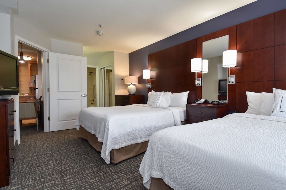Suite, 1 Bedroom, 2 Queen Beds with a Sofa Bed Non Smoking - Photo 2