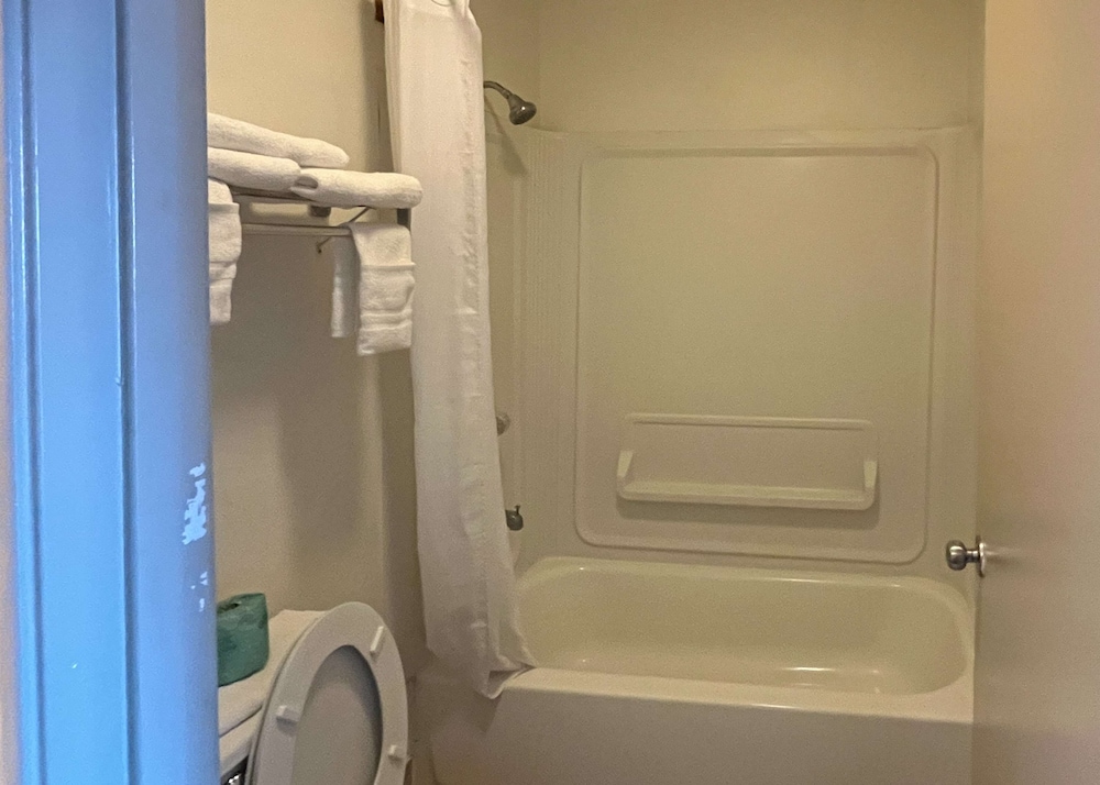 Deluxe Room, 2 Double Beds, Non Smoking, Refrigerator & Microwave - Photo 7