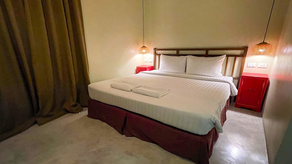 Standard Room, 1 King Bed photo 3