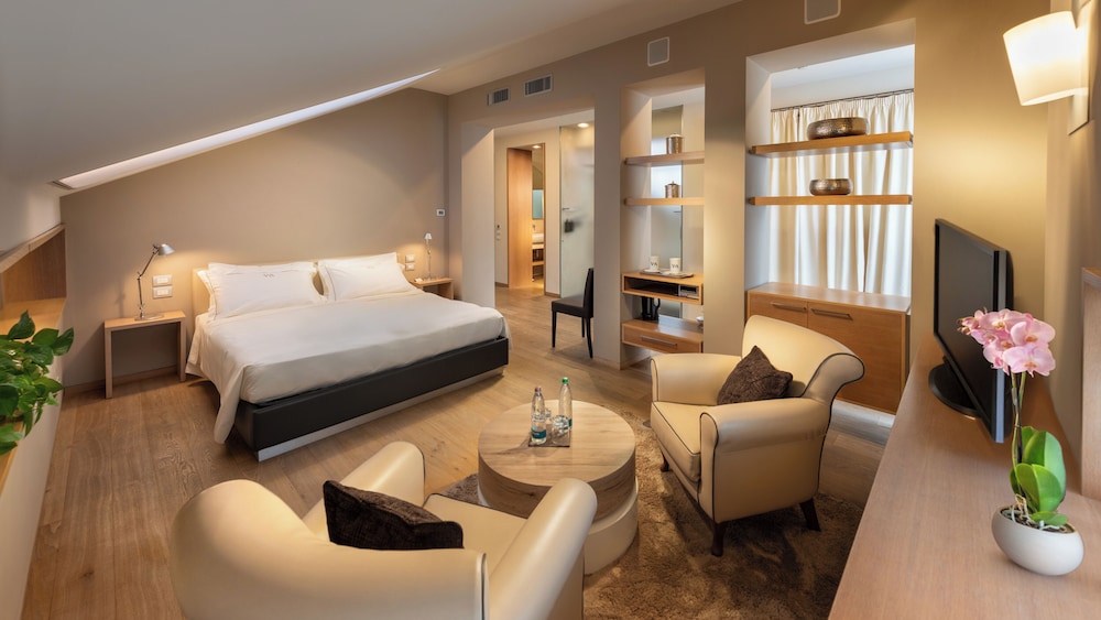 Panoramic Suite, 1 Queen Bed photo 1