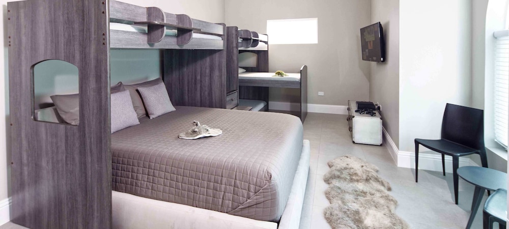 Luxury Villa (Point Of View) photo 2