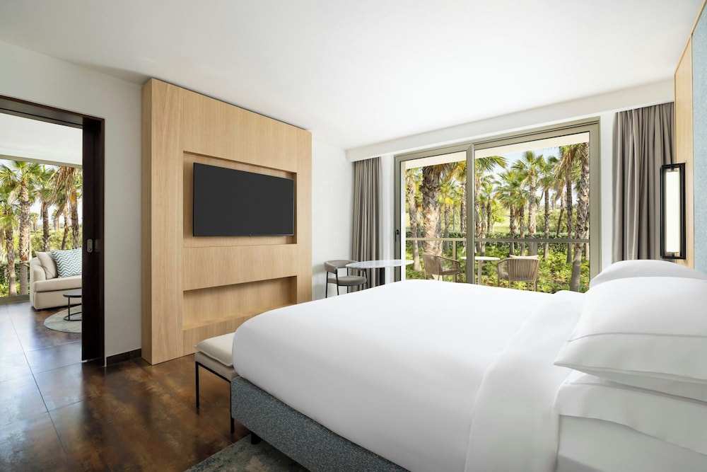 Club Suite, 1 Bedroom, Resort View - Photo 8