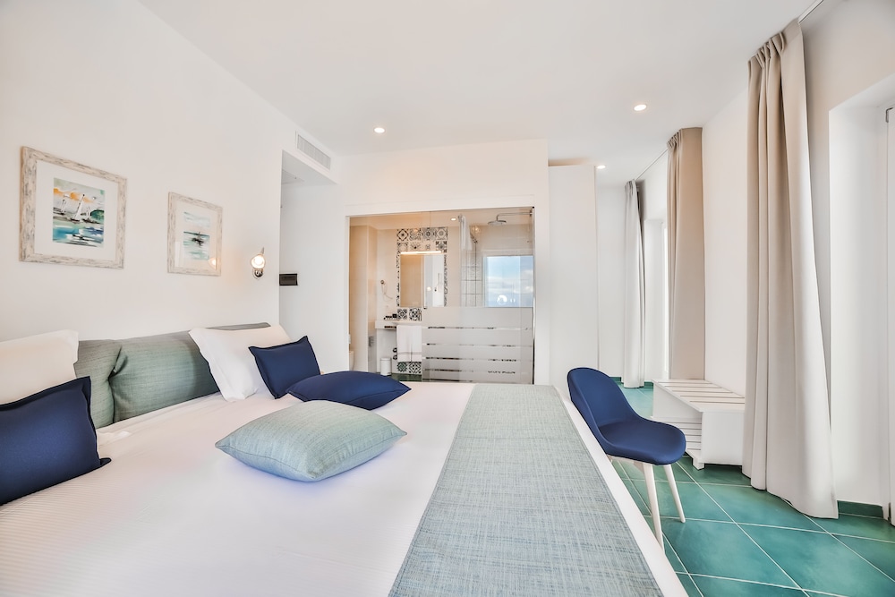Romantic Studio Suite, Sea View photo 3