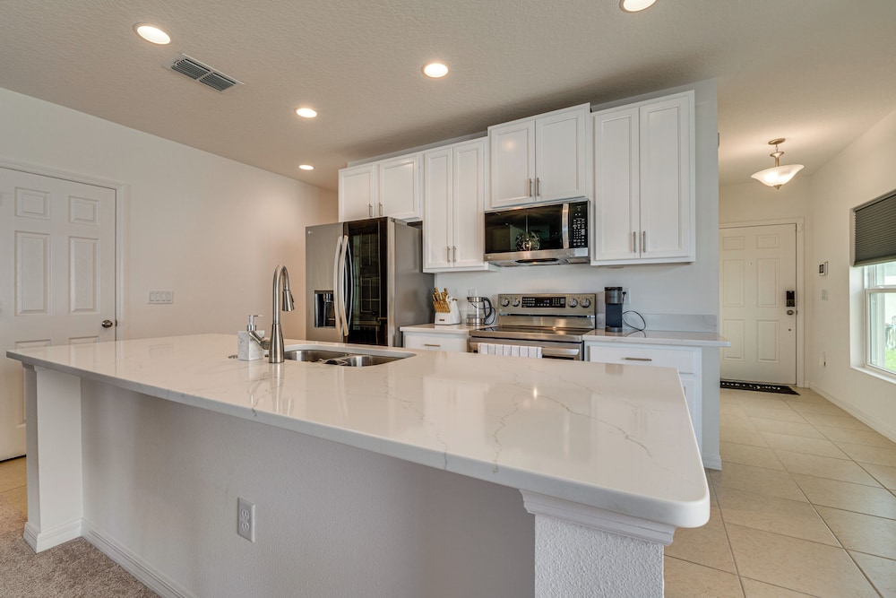 House (4 Bedrooms) photo 2