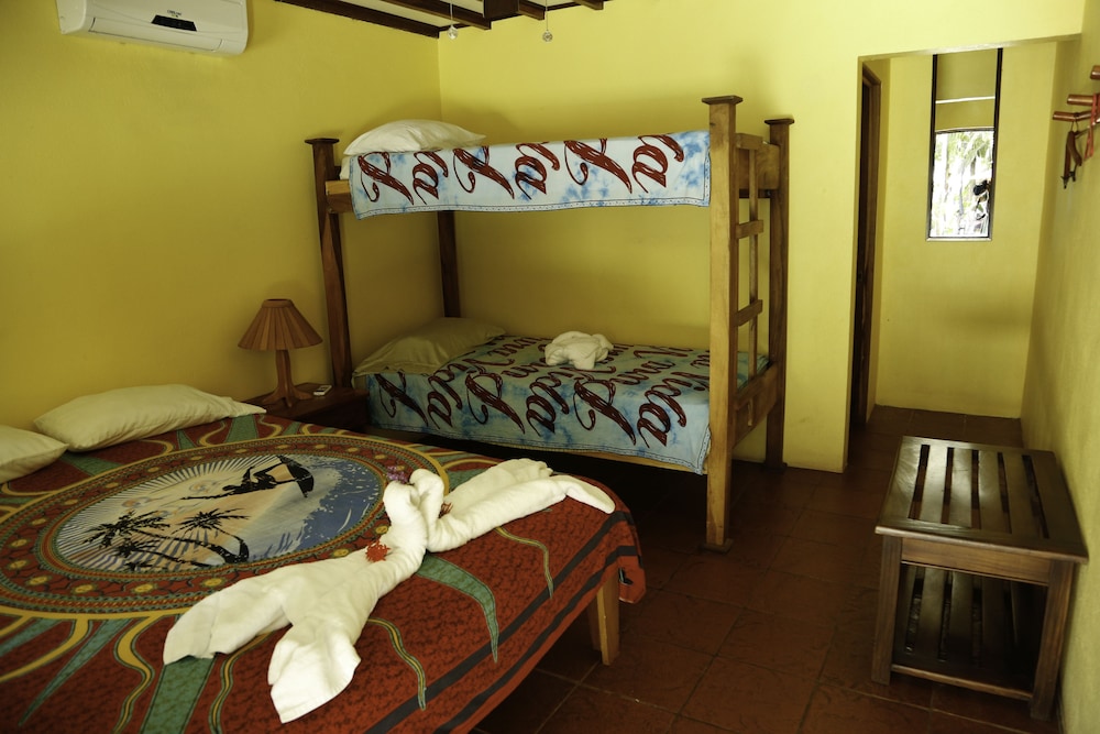 Standard Room, 1 Queen and 1 Bunk Bed photo 2