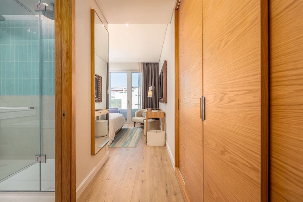 Premium Suite, River View, Corner