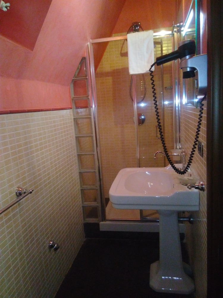 Superior Triple Room, Ensuite, Tower photo 3
