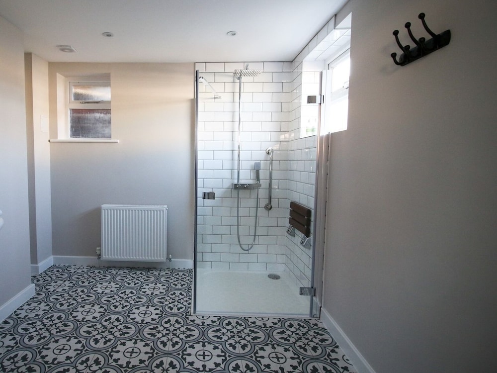 Double or Twin Room, Accessible, Ensuite (Biscay - Ground floor) photo 3
