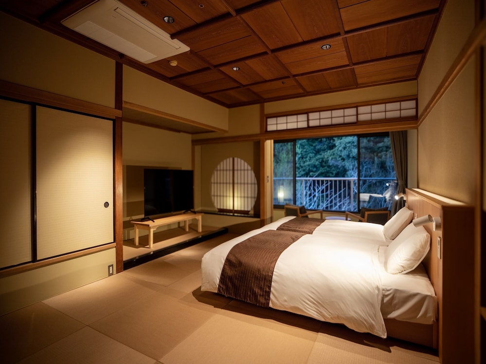 Riverview Japanese style room with low beds, Non Smoking