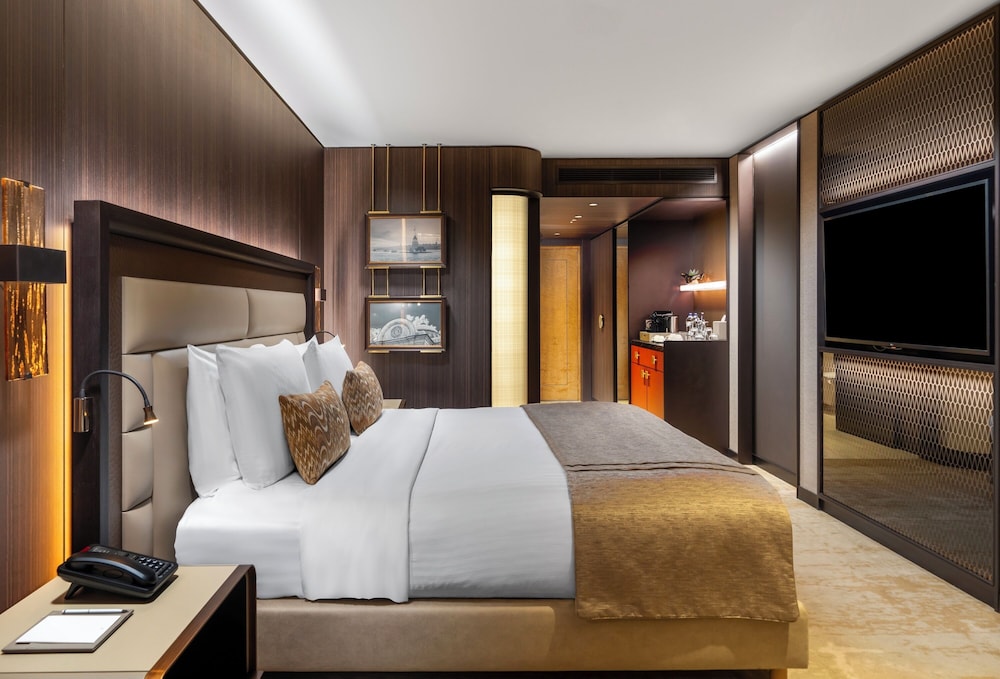 Premium Room, 2 Twin Beds, Smoking, City View (Club Lounge Access)