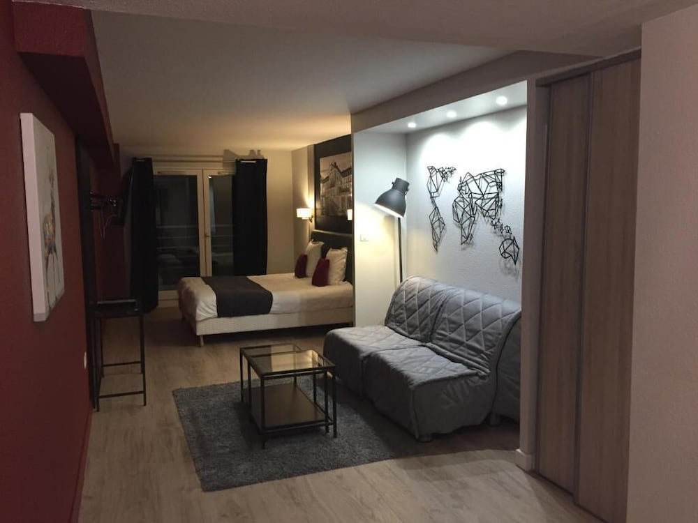 Family Studio - Photo 1