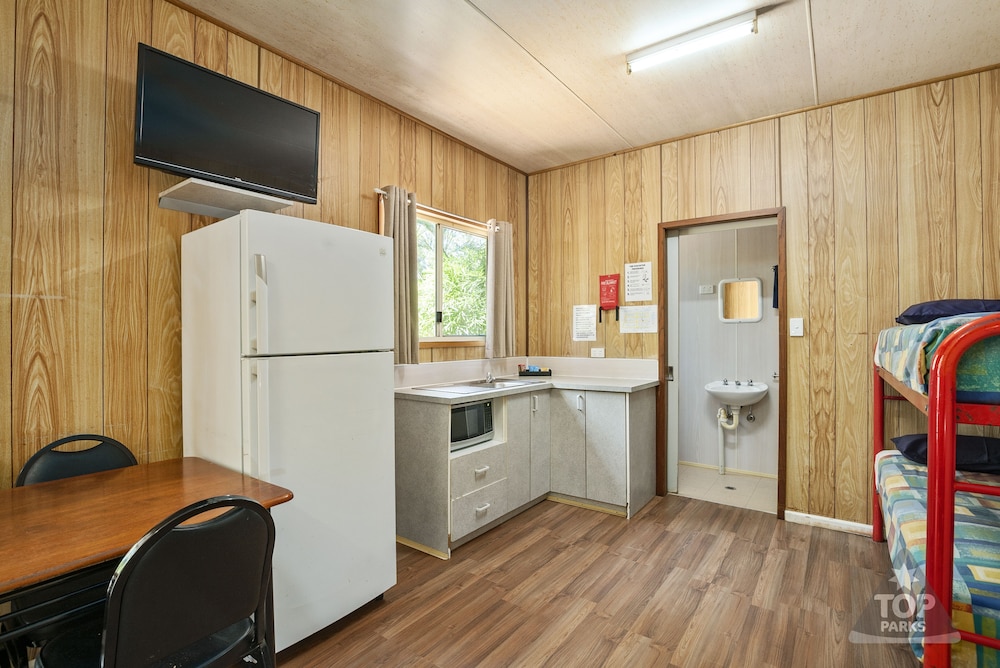 Family Cabin, Multiple Beds photo 3