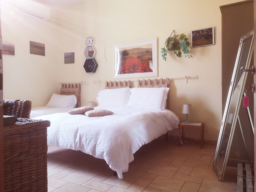 Basic Triple Room photo 1