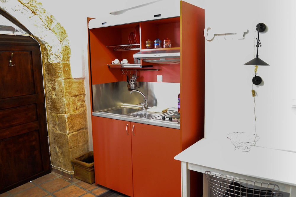 Studio, Ground Floor - Photo 10