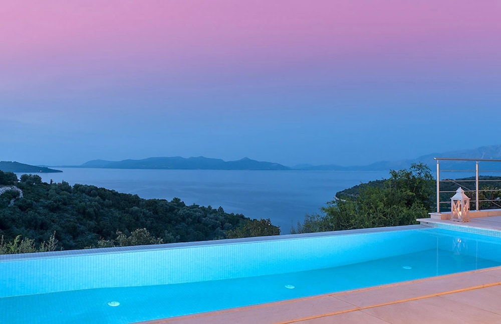 Villa photo 2