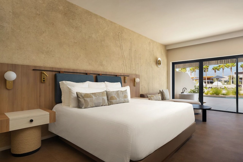 Preferred Club Junior Suite Swim Out King