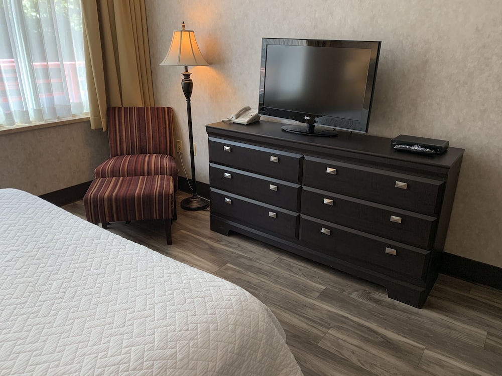 Standard Room, 1 Queen Bed photo 2