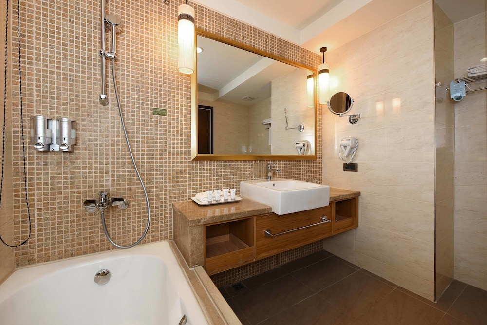 Superior Double Room (City View) - Photo 4