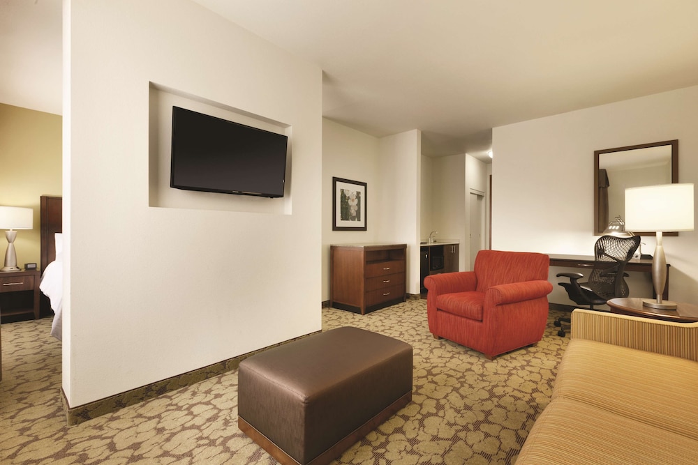 Junior Suite, 1 King Bed with Sofa bed (Wetbar)