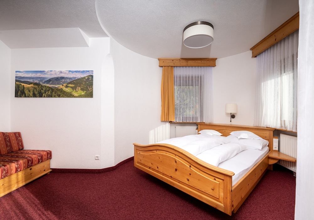 Double Room, 1 King Bed, Non Smoking photo 2