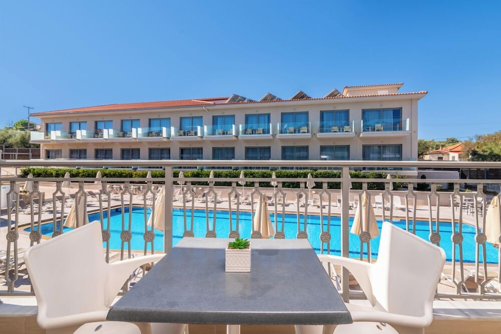 Standard Double/Twin Pool View (3Pax) - Photo 9