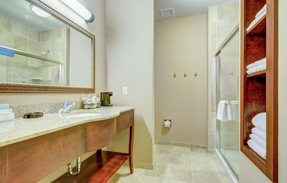 Room, 1 King Bed, Accessible - Photo 4