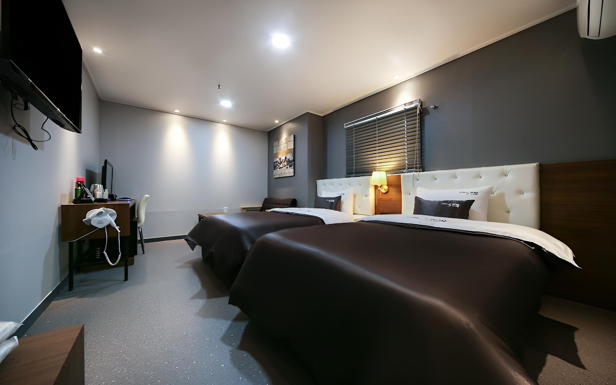 Room (VIP Twin-Breakfast provided (Monday-T) - Photo 5