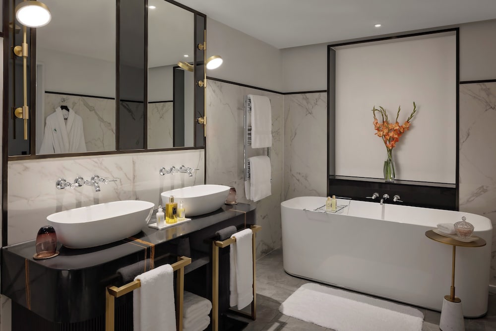 Suite (Biltmore, Grosvenor Square View)