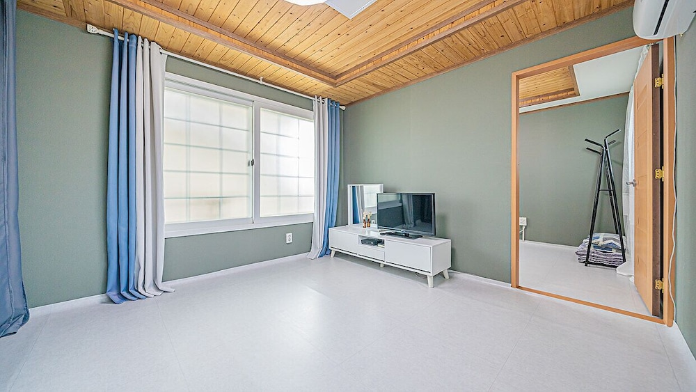 G: Ivory - 1F (1 Bed Room / 1 Living Room) photo 1