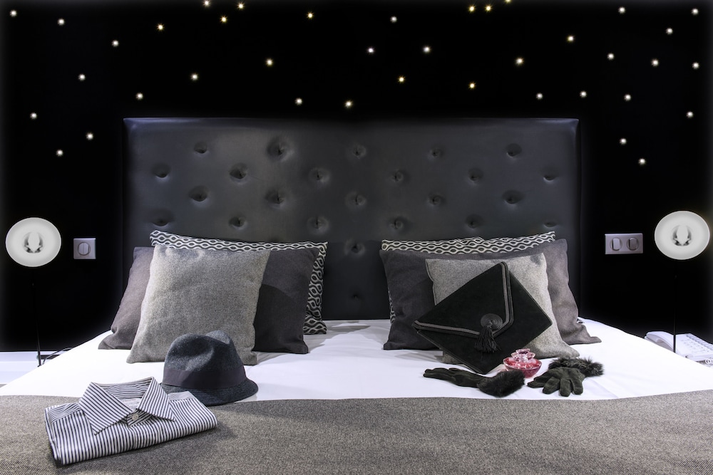 Deluxe Suite, Jetted Tub