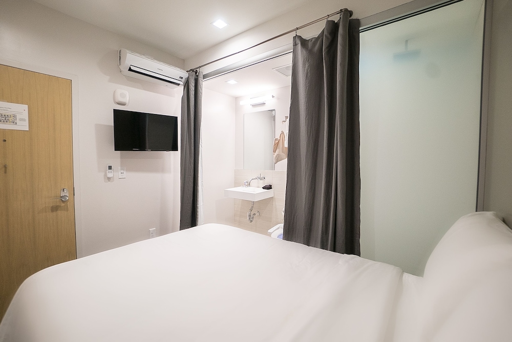 The Smallest Room In Dallas - Photo 4