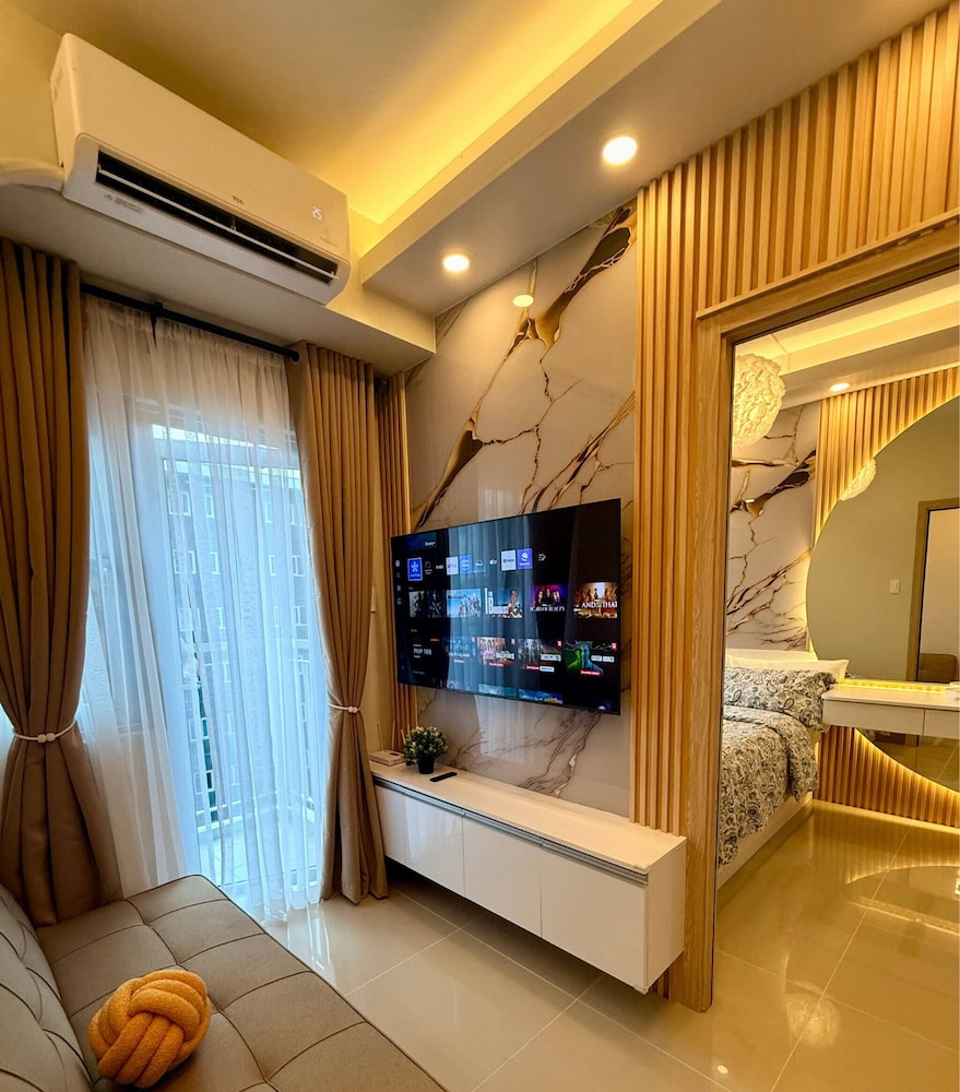 Condo, 2 Bedrooms, Accessible photo 1