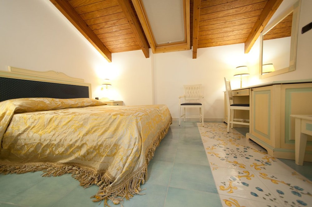 Apartment, 2 Bedrooms (Mansarda sul mare) photo 1