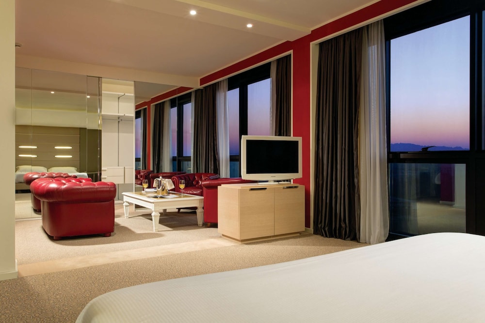 Junior Suite, 1 King Bed - Photo 3