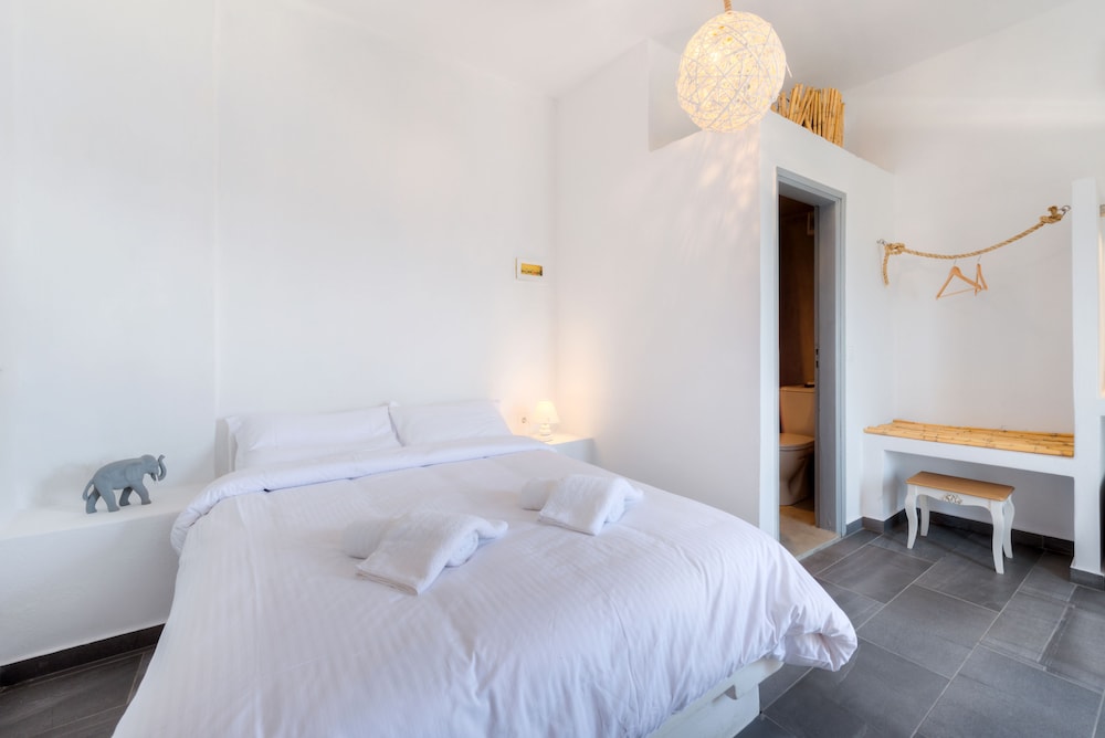 Junior Double Room (Caldera View)