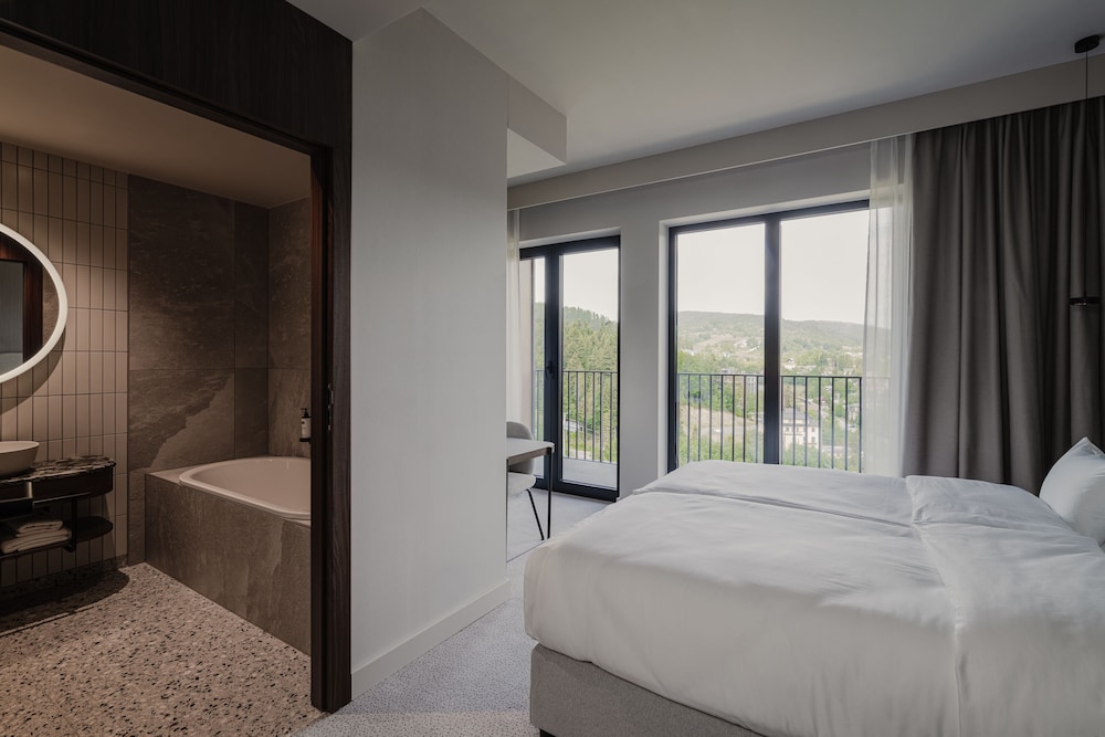 Executive Suite - Photo 2