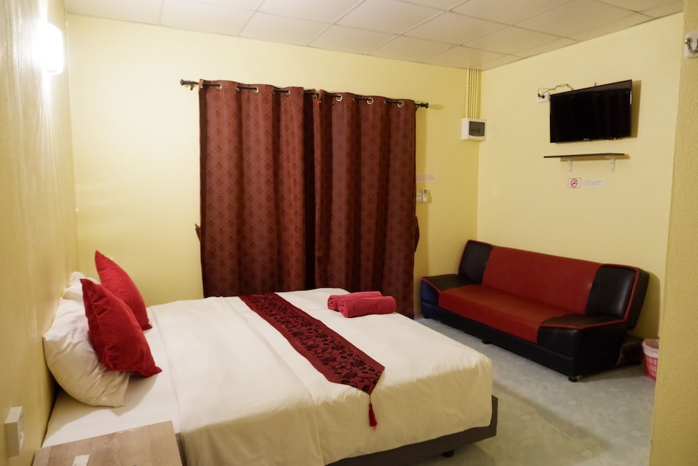 Overnight Room - Photo 6