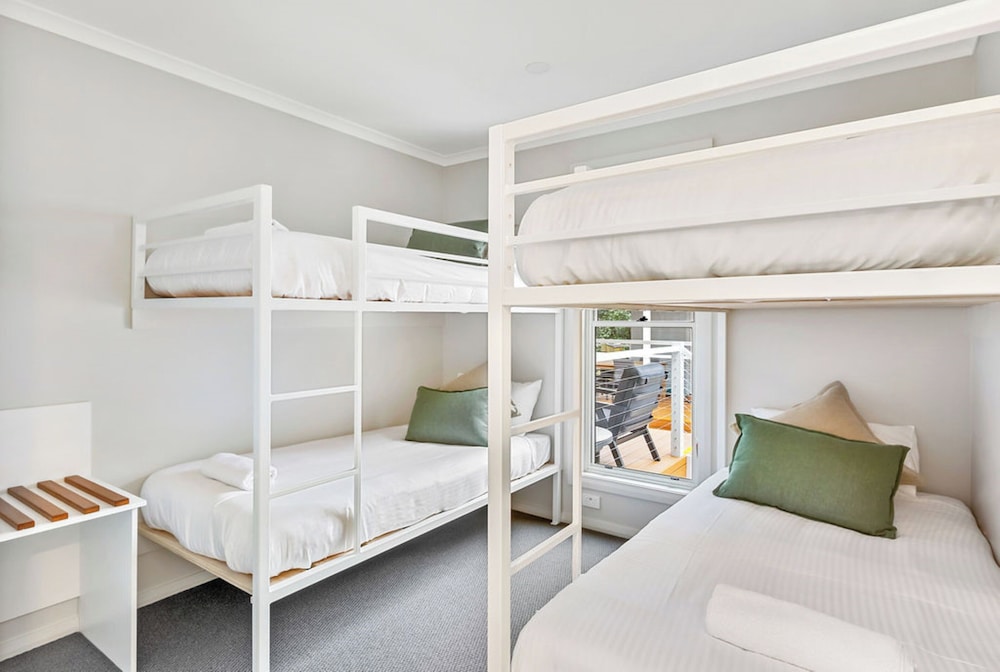 Deluxe Cabin - Sleeps 6 photo 1