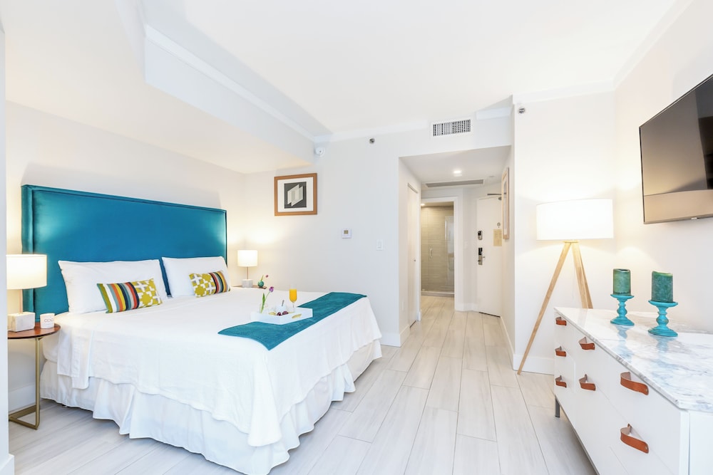 Comfort Double Room, 1 King Bed, Partial Ocean View1606.01