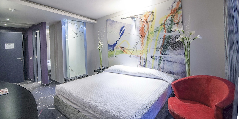 Standard Room, 1 Queen Bed photo 3