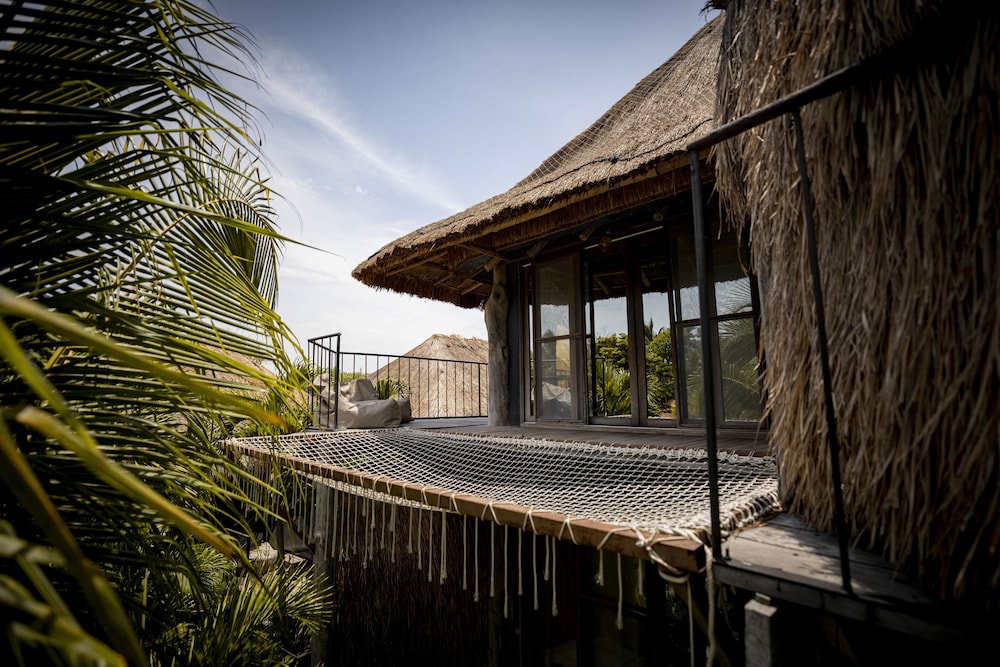 Junior Suite, Pool View - Photo 4