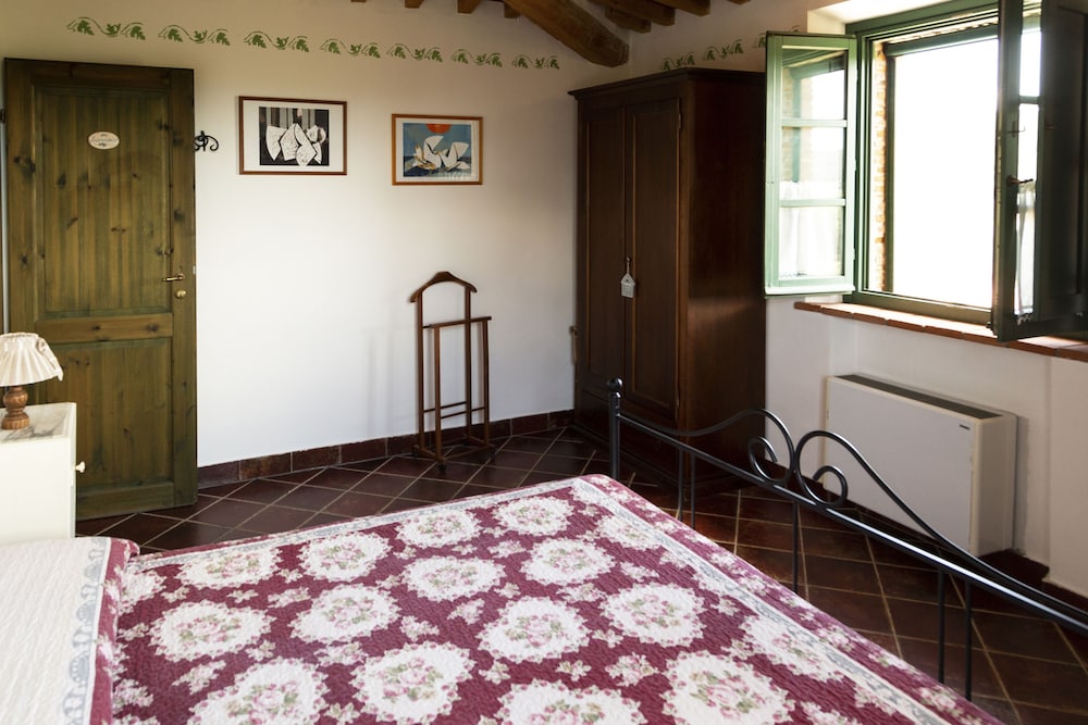 Family Room, 2 Bedrooms, Ensuite, Garden View photo 3