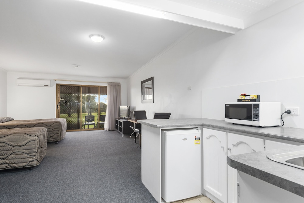Superior Studio, Multiple Beds, Non Smoking photo 2