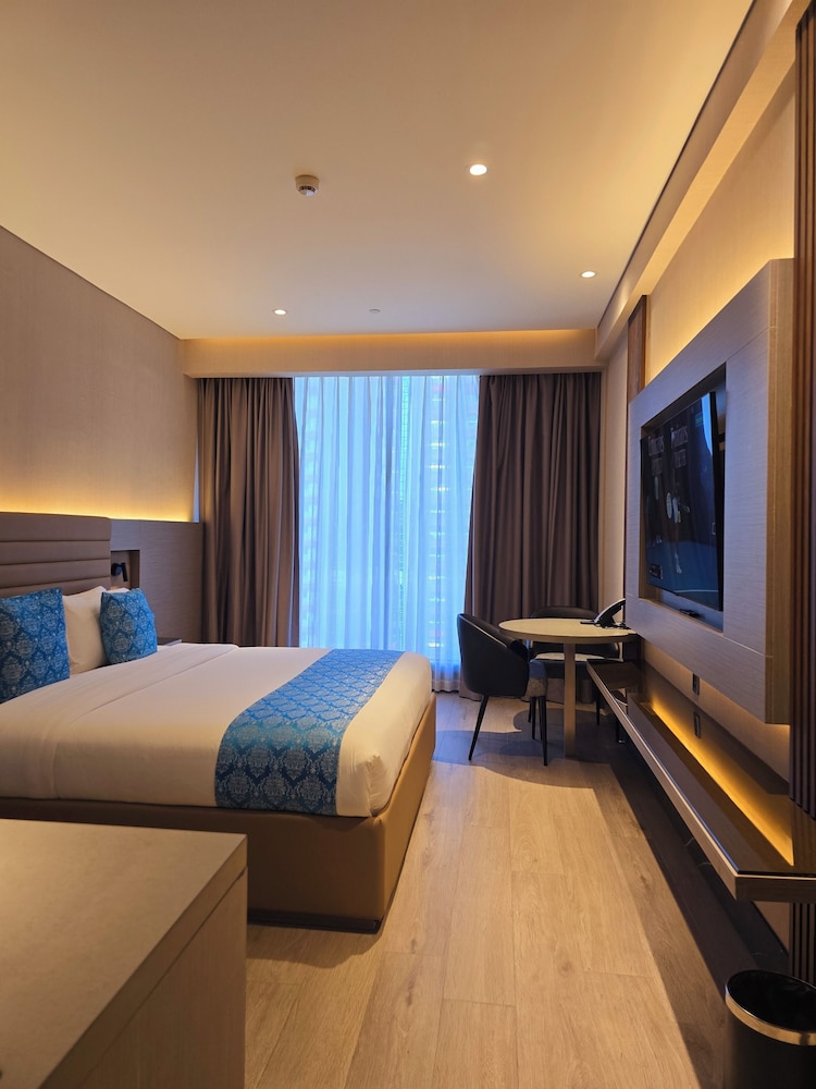 Deluxe Room, 1 King Bed - Photo 1