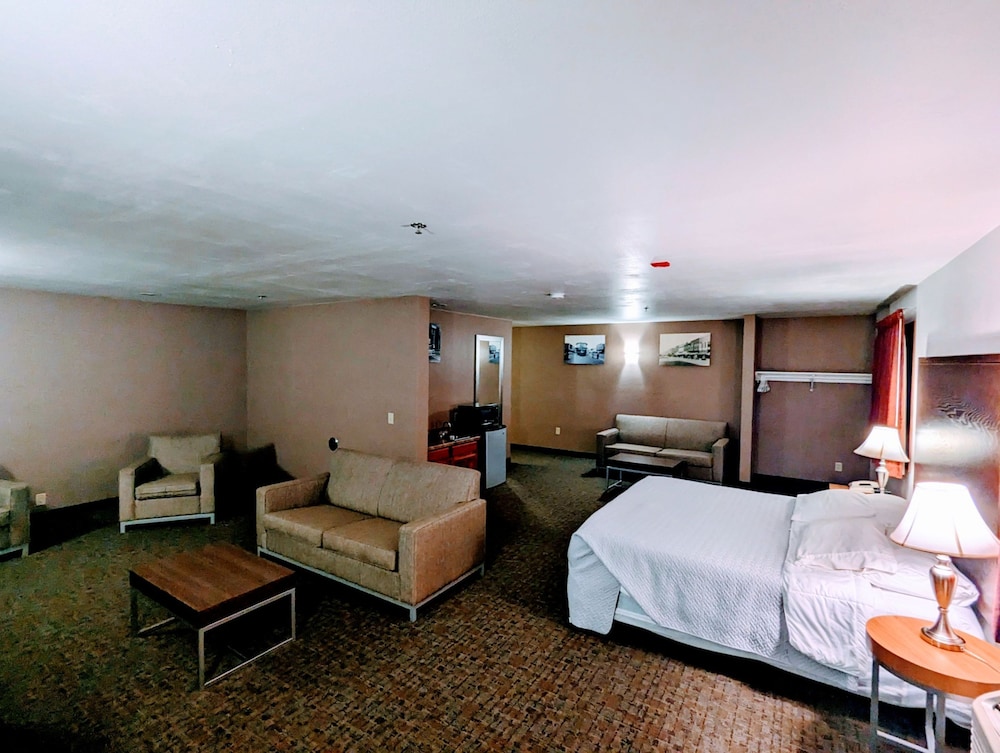 Standard Suite, 1 King Bed - Photo 3