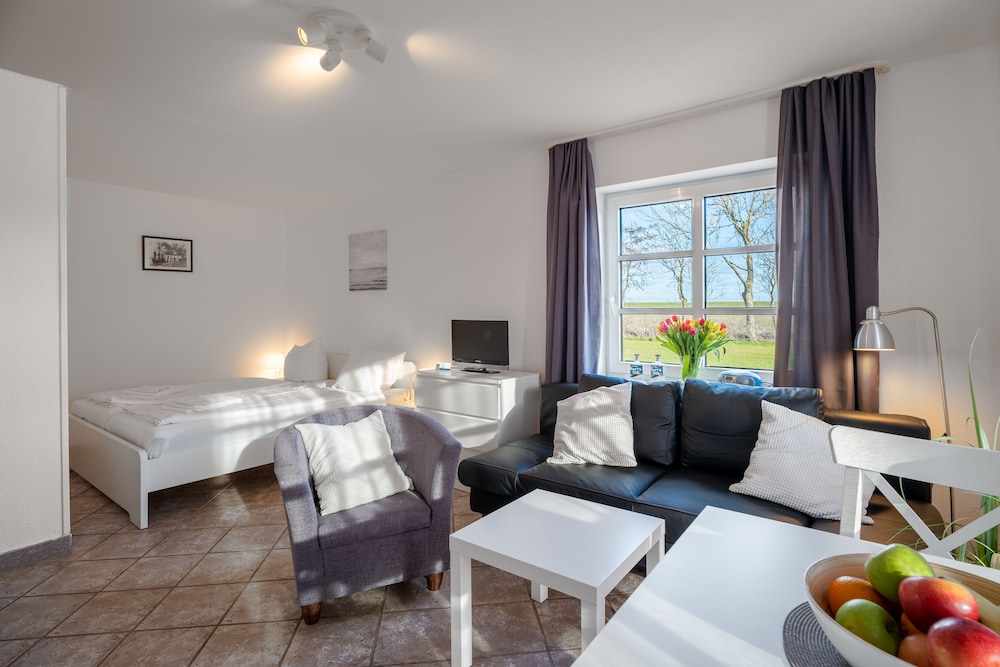 Basic Triple Room photo 1