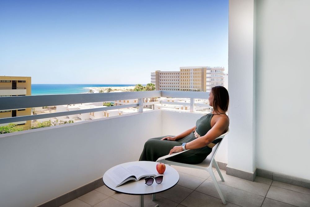 Deluxe Room, Partial Sea View photo 3