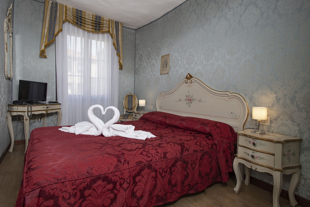 Classic Double or Twin Room photo 1