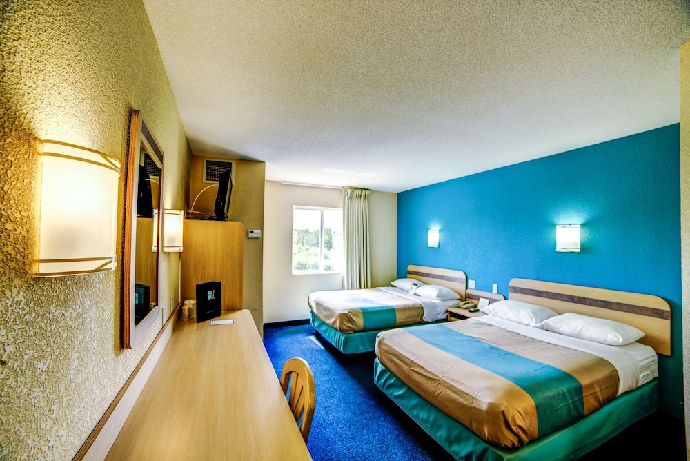 Standard Room, 2 Double Beds, Non Smoking - Photo 1