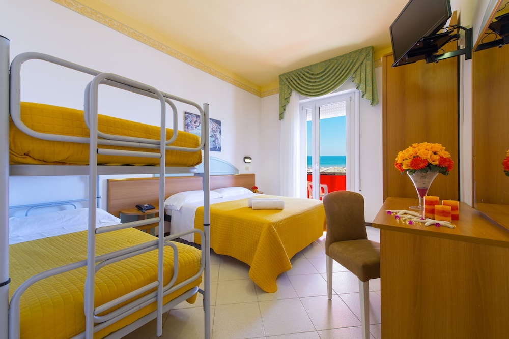 Standard Quadruple Room, Sea View - Photo 1